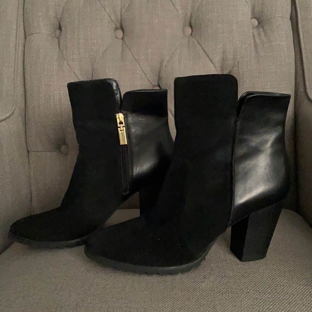 Women’s black boots (TAHARI)